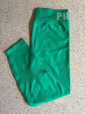 XXL Victoria’s Secret Green Athletic leggings.Like New.Size XXL